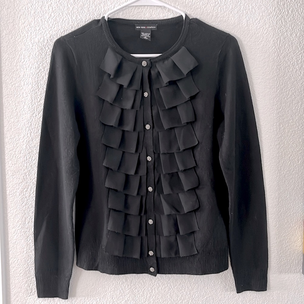 New York & Company Sweater. Size M. Long sleeve. Button down.